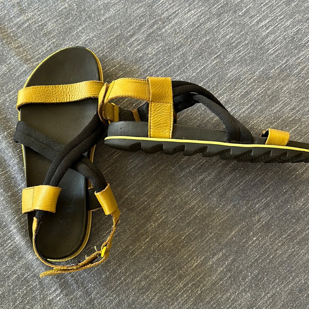 Sorel sandals size 7